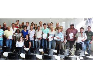 Assinatura do contrato para fornecimento de leite na merenda escolar - Produtores ASEFA (Assossiação Setelagoana de Agricultores Familiares), na sede da Coopersete, em Sete Lagoas