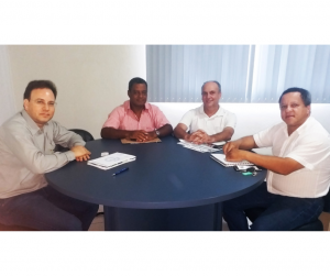 Reunião na Cooperativa de Guanhães, com a presença do Gerente Regional da Emater, em fevereiro de 2018